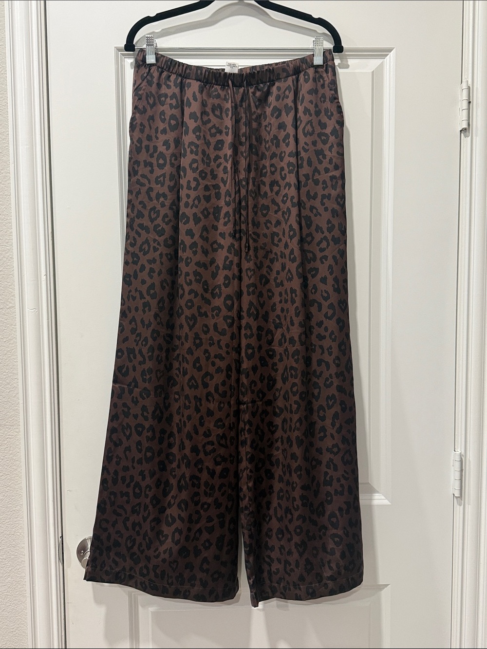 PINK Victoria's Secret Brown and Black Leopard Wide-Leg Pajama Pants Size Medium